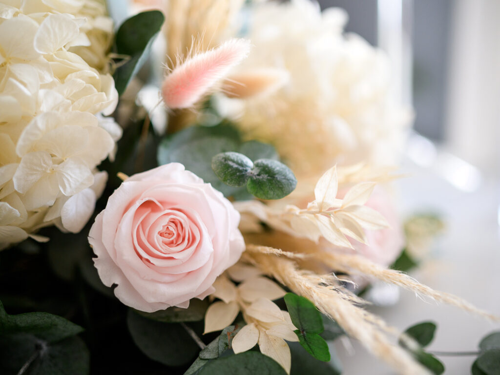Composition Caroline Marcelino, Arums et délices, fleuriste mariage