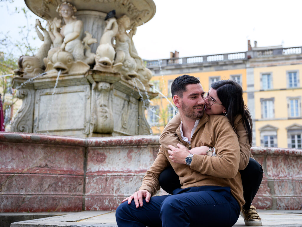 place Carnot Carcassonne, photo de couple amoureux
