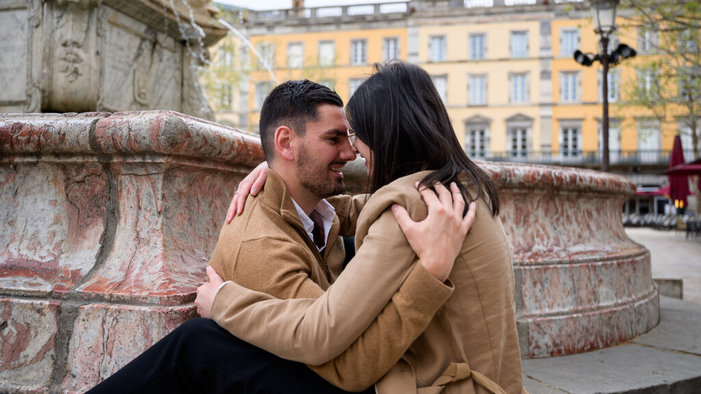 place Carnot Carcassonne, photo de couple amoureux