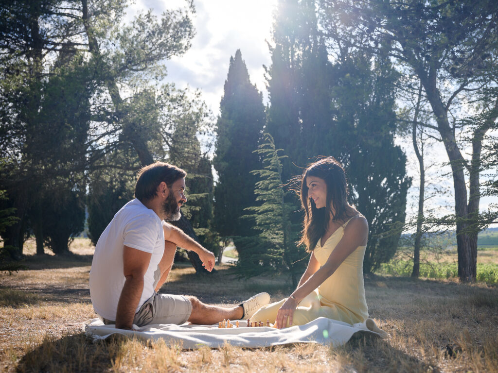 séance photo fiançailles, couple de futurs mariés, Villeneuve-Minervois