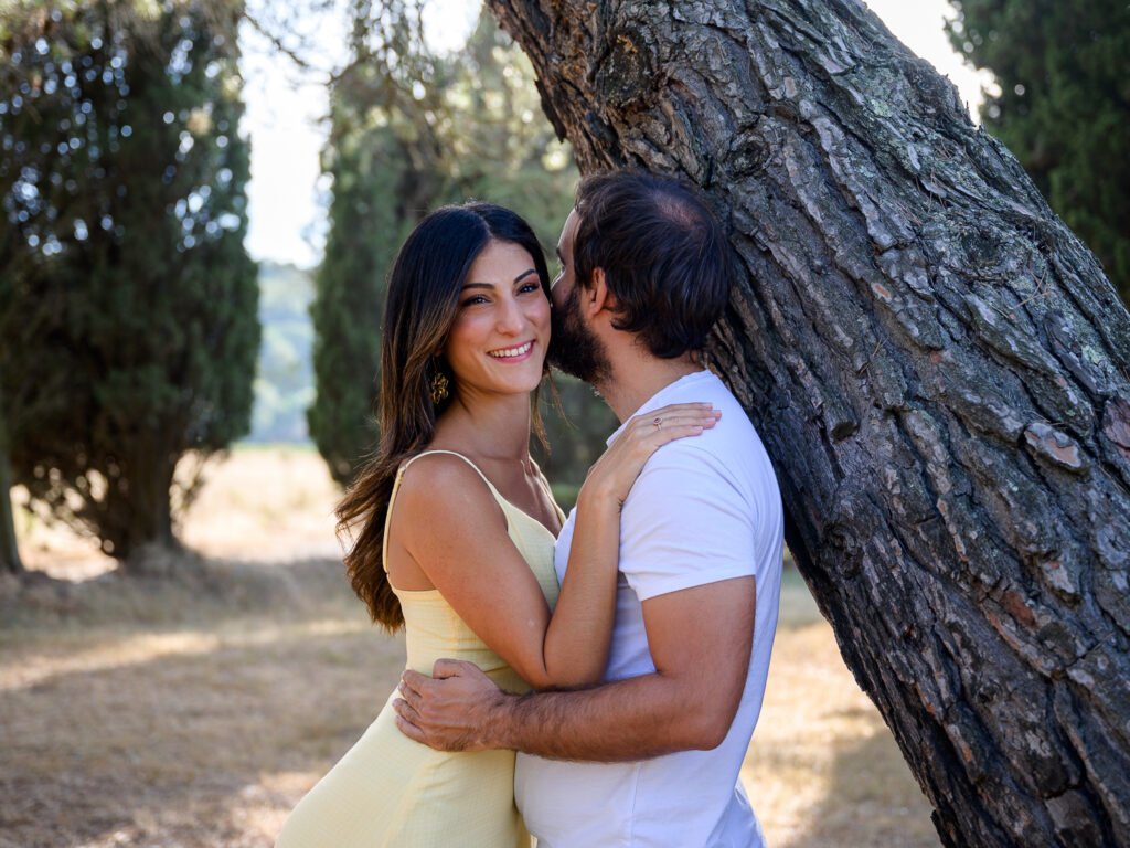 séance photo fiançailles, couple de futurs mariés, Villeneuve-Minervois