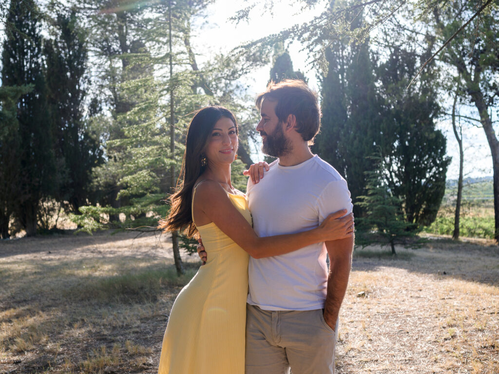 séance photo fiançailles, couple de futurs mariés, Villeneuve-Minervois