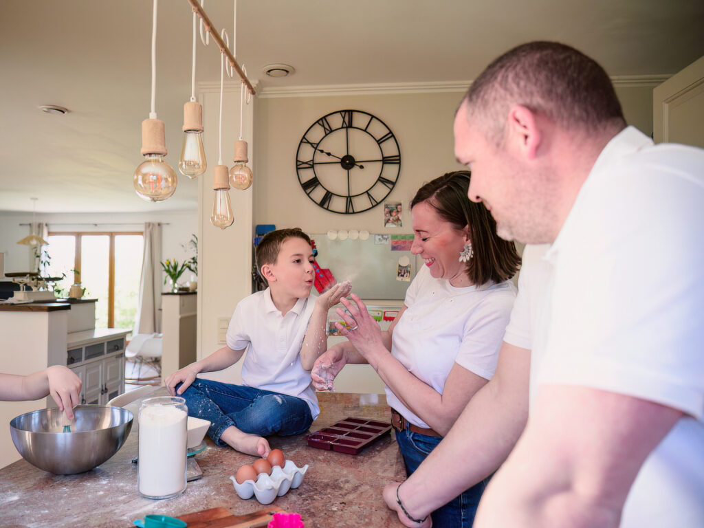 reportage photo famille, patisserie en famille