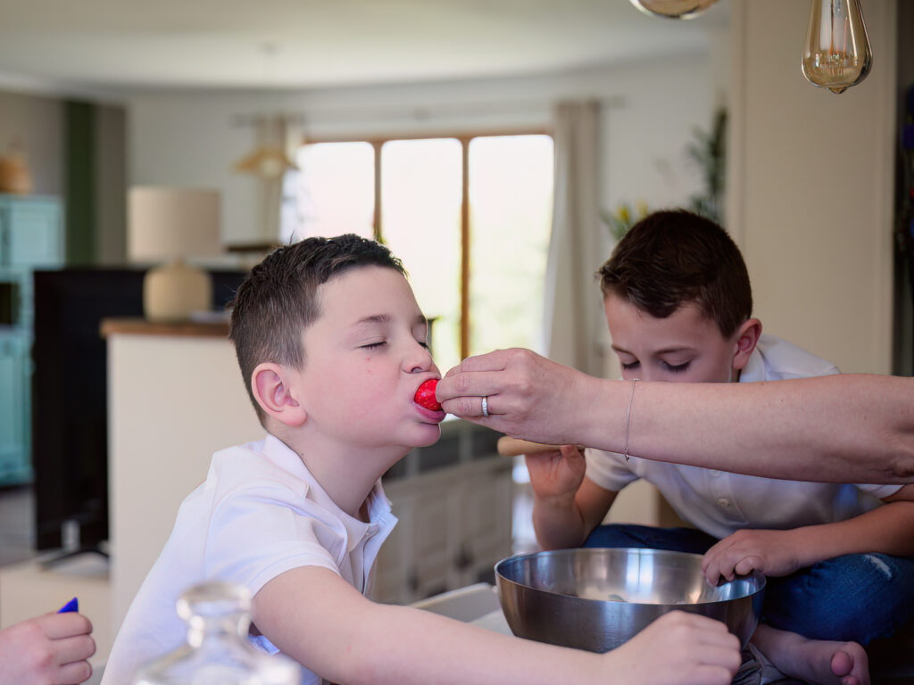 reportage photo famille, patisserie en famille