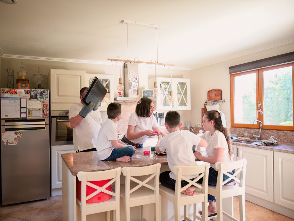 reportage photo famille, patisserie en famille
