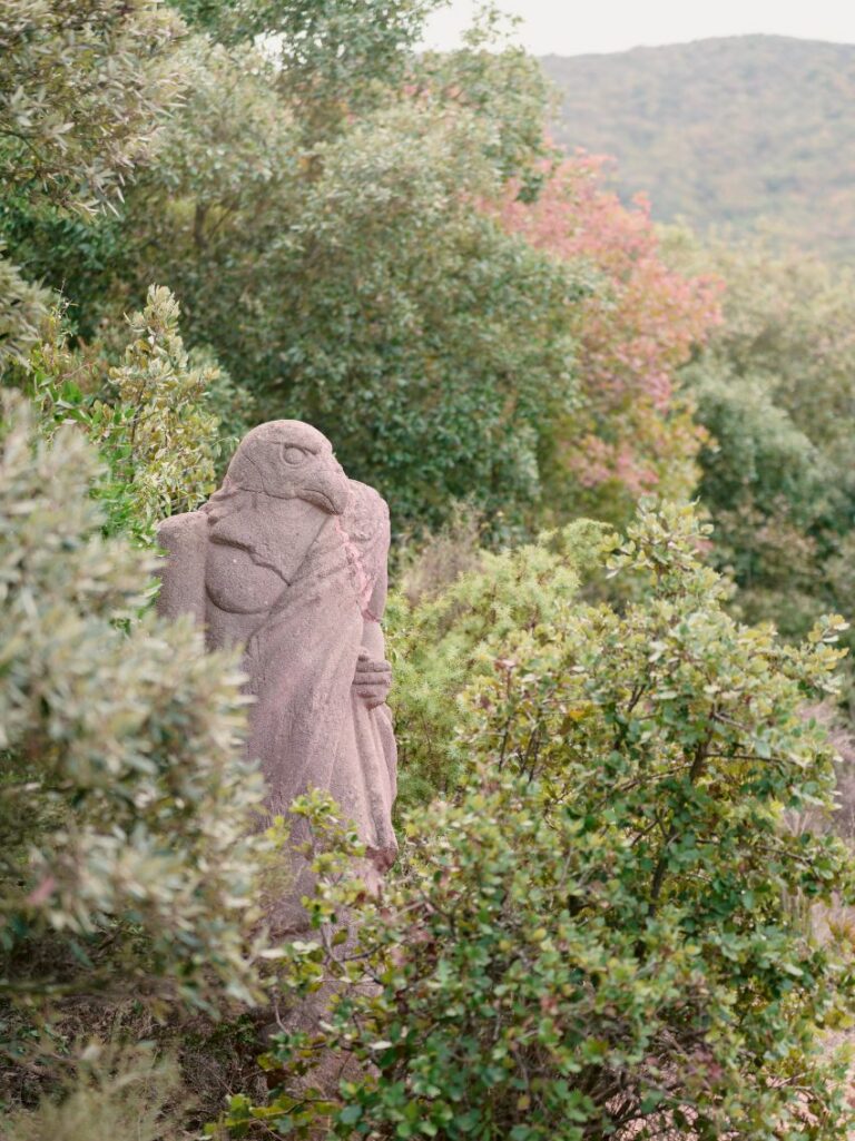 AFFICHE Statue d'un aigle, Sentier sculpturel de Mayronnes, dans les Corbières, Aude