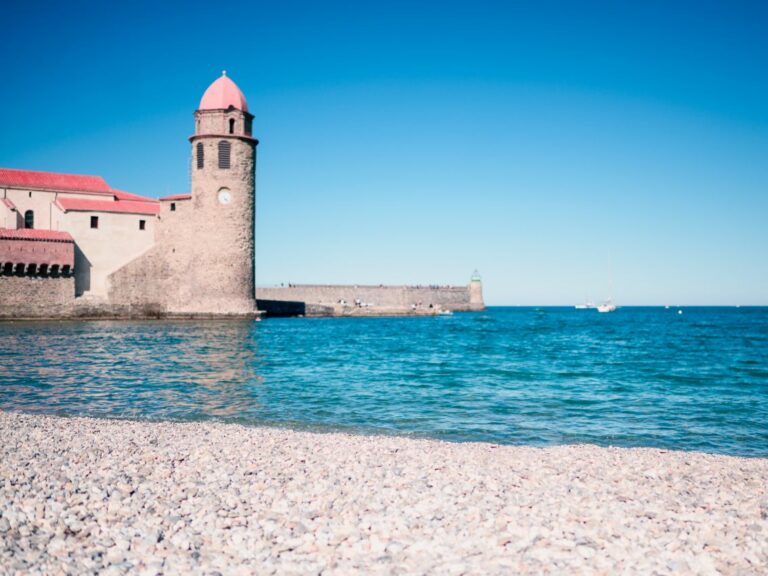 AFFICHE Clocher de Collioure, printemps. Pyrénées Orientales, Sud de France tourisme