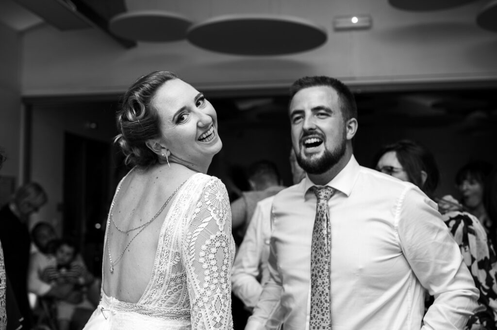 Mariage à Arbas, soirée. centre de vacances Pierre Baudis à Arbas, Haute-Garonne. Photographe mariage Toulouse.
