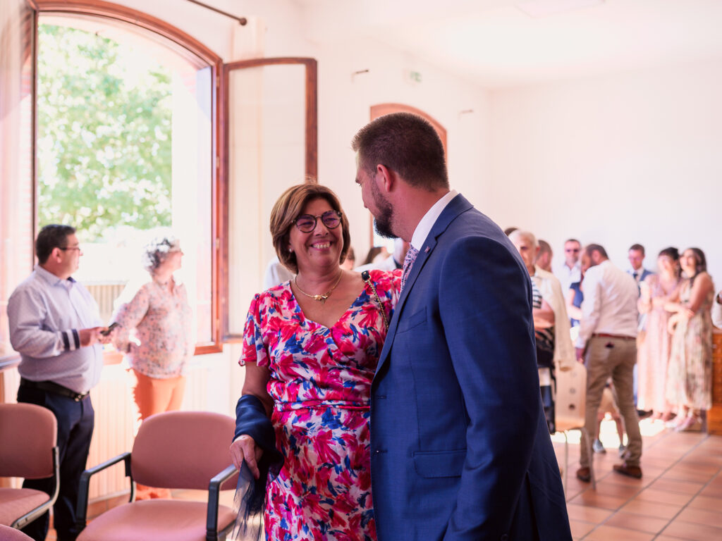 Mariage à Garidech. Cérémonie à la mairie, Haute-Garonne. Photographe mariage Toulouse.