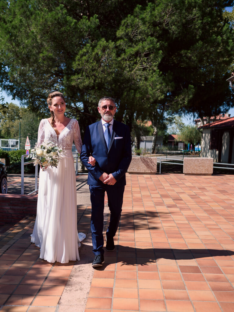 Mariage à Garidech. Cérémonie à la mairie, Haute-Garonne. Photographe mariage Toulouse.