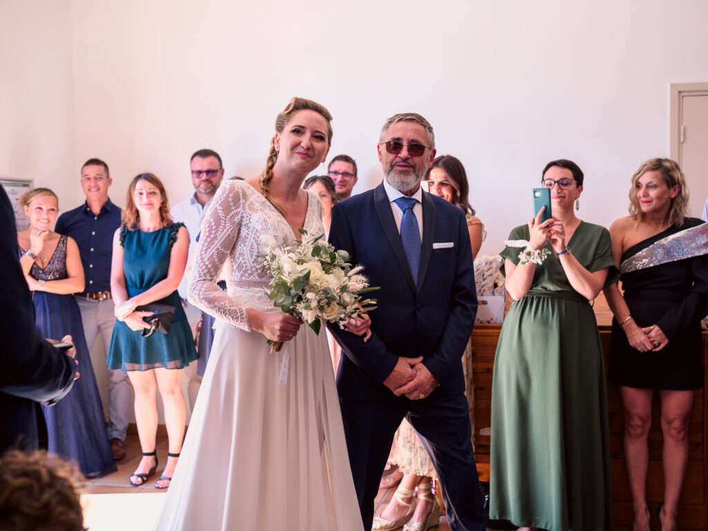 Mariage à Garidech. Cérémonie à la mairie, Haute-Garonne. Photographe mariage Toulouse.