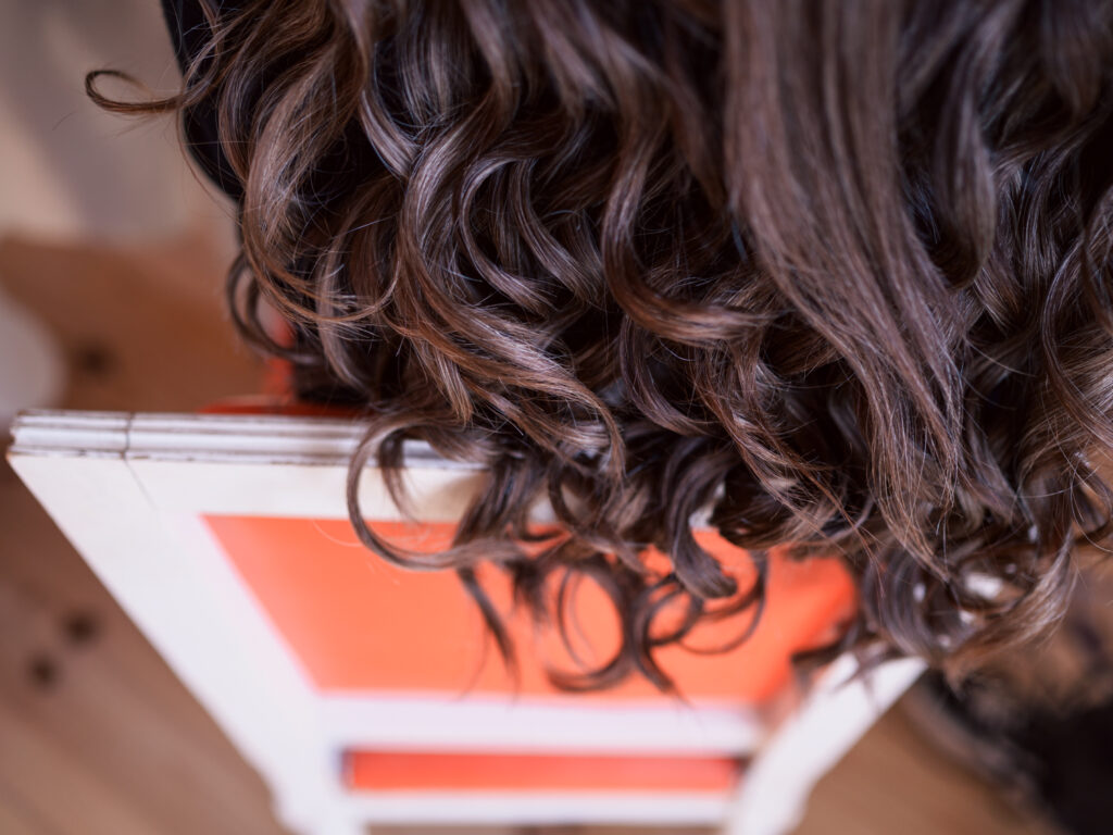 Mariage au château de Villerambert à Caunes-Minervois, Aude. Mariage à l'automne. préparatifs des mariés