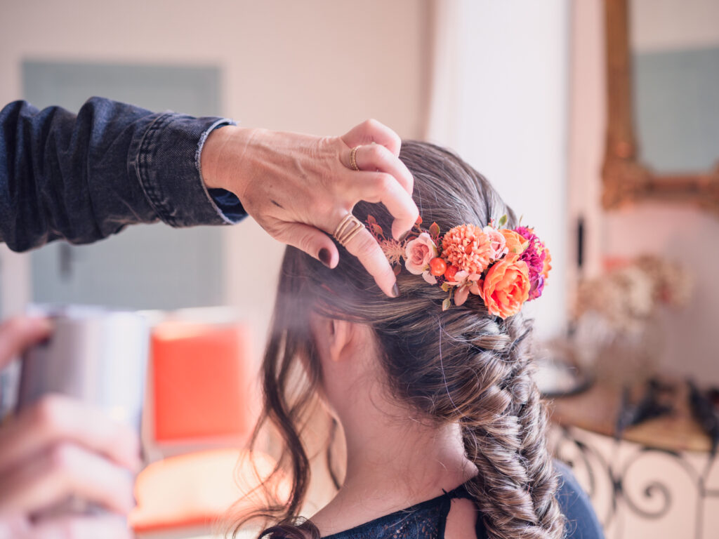 Mariage au château de Villerambert à Caunes-Minervois, Aude. Mariage à l'automne. préparatifs des mariés