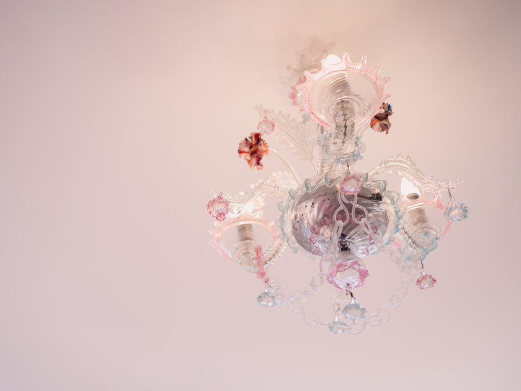 Mariage au château de Villerambert à Caunes-Minervois, Aude. Mariage à l'automne. préparatifs des mariés