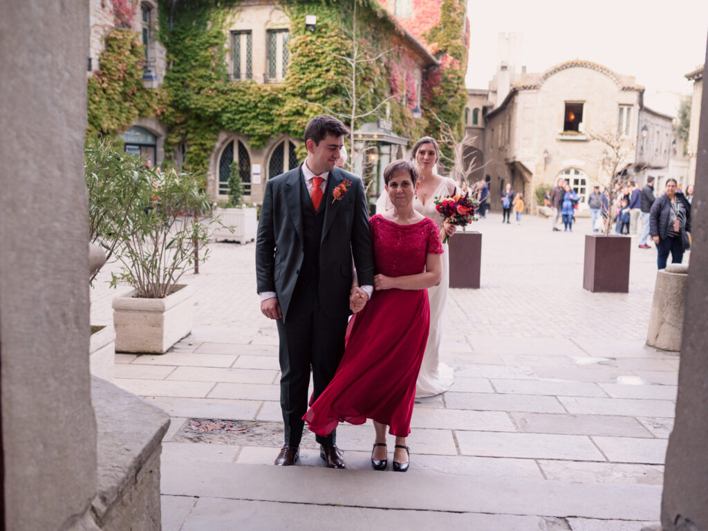 Mariage au château de Villerambert à Caunes-Minervois, Aude. Mariage à l'automne. Cérémonie religieuse à la Basilique Saint Nazaire, à la cité de Carcassonne