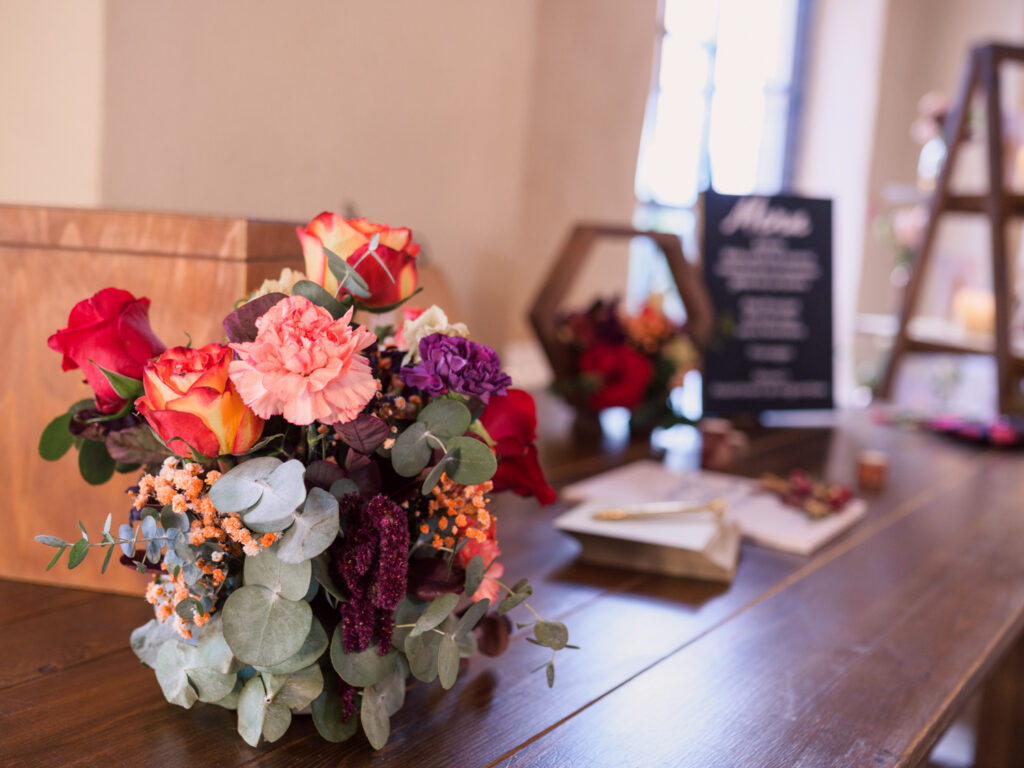 Mariage au château de Villerambert à Caunes-Minervois, Aude. Mariage à l'automne. décoration florale Sahra B. Wedding planner