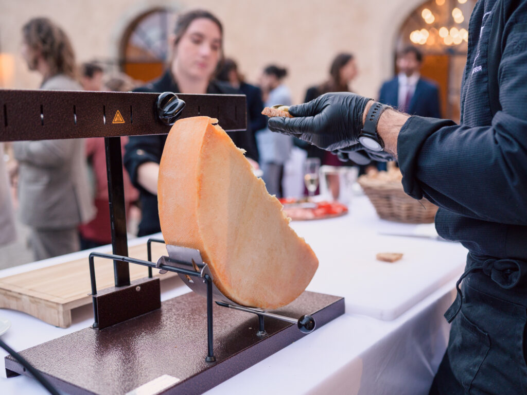 Mariage au château de Villerambert à Caunes-Minervois, Aude. Mariage à l'automne. Shooting privé des mariés de nuit. vin d'honneur