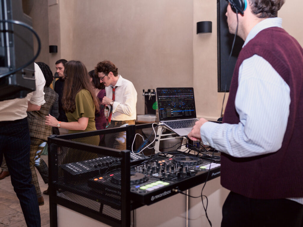 Mariage au château de Villerambert à Caunes-Minervois, Aude. Mariage à l'automne. soirée de mariage