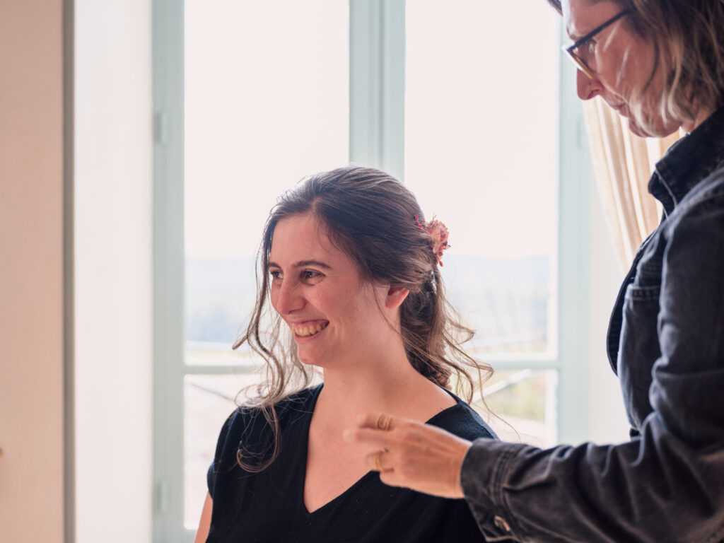 Mariage au château de Villerambert à Caunes-Minervois, Aude. Mariage à l'automne. préparatifs des mariés