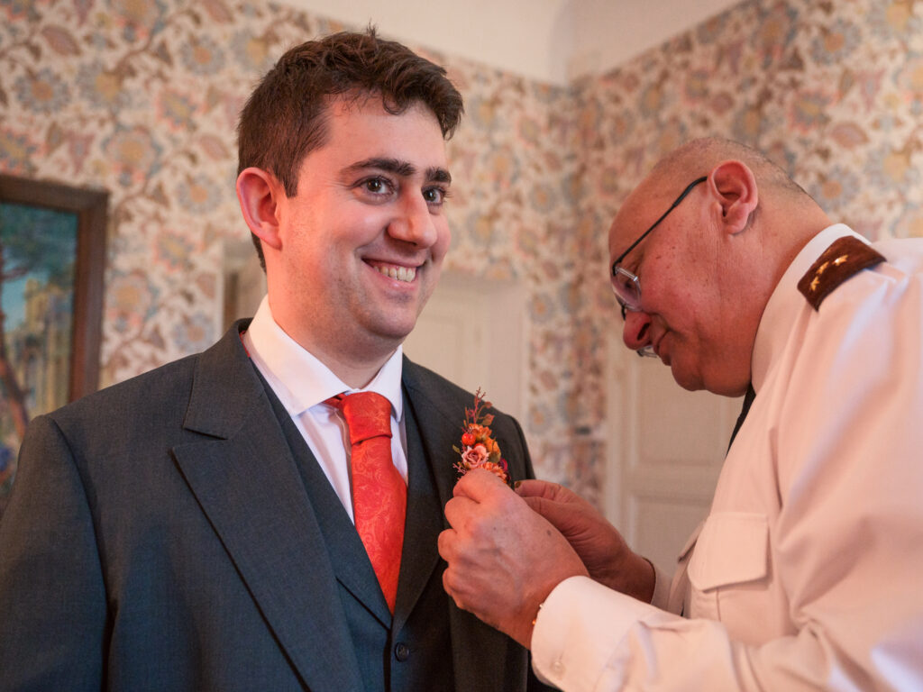 Mariage au château de Villerambert à Caunes-Minervois, Aude. Mariage à l'automne. préparatifs des mariés