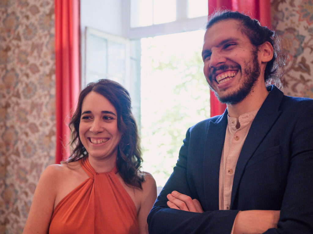 Mariage au château de Villerambert à Caunes-Minervois, Aude. Mariage à l'automne. préparatifs des mariés