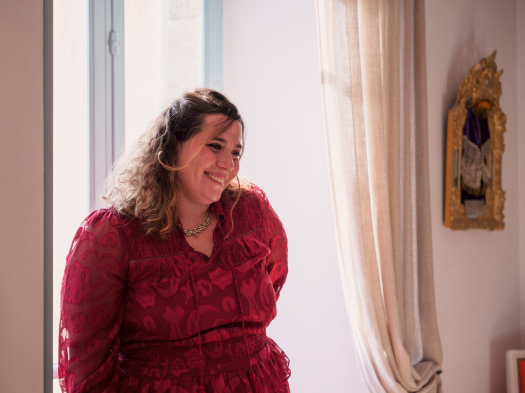 Mariage au château de Villerambert à Caunes-Minervois, Aude. Mariage à l'automne. préparatifs des mariés