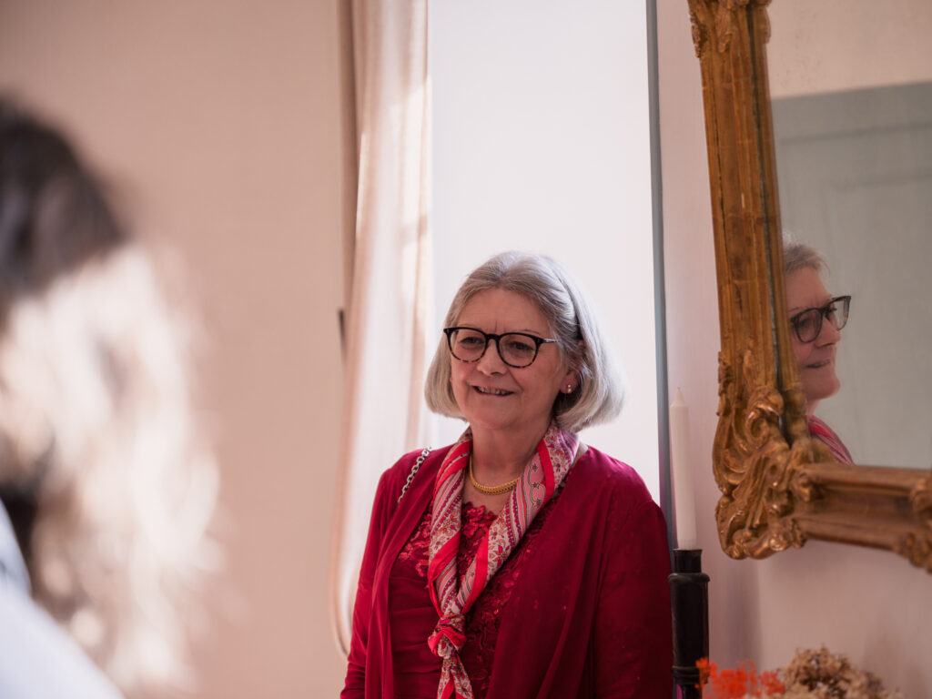 Mariage au château de Villerambert à Caunes-Minervois, Aude. Mariage à l'automne. préparatifs des mariés