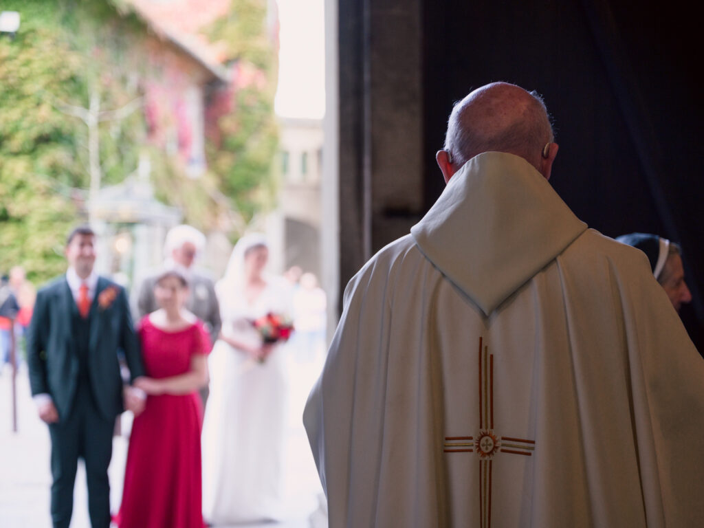 Mariage au château de Villerambert à Caunes-Minervois, Aude. Mariage à l'automne. Cérémonie religieuse à la Basilique Saint Nazaire, à la cité de Carcassonne