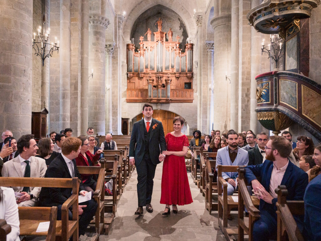 Mariage au château de Villerambert à Caunes-Minervois, Aude. Mariage à l'automne. Cérémonie religieuse à la Basilique Saint Nazaire, à la cité de Carcassonne