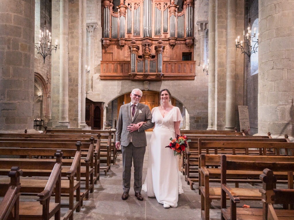 Mariage au château de Villerambert à Caunes-Minervois, Aude. Mariage à l'automne. Cérémonie religieuse à la Basilique Saint Nazaire, à la cité de Carcassonne