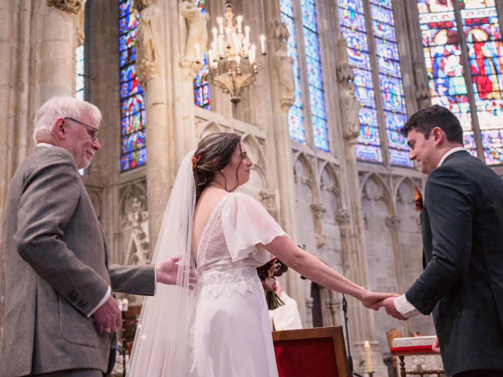 Mariage au château de Villerambert à Caunes-Minervois, Aude. Mariage à l'automne. Cérémonie religieuse à la Basilique Saint Nazaire, à la cité de Carcassonne