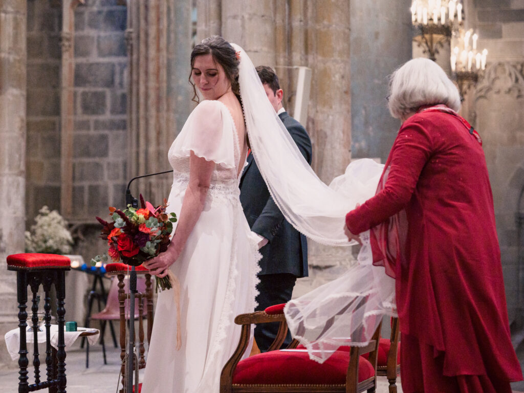 Mariage au château de Villerambert à Caunes-Minervois, Aude. Mariage à l'automne. Cérémonie religieuse à la Basilique Saint Nazaire, à la cité de Carcassonne