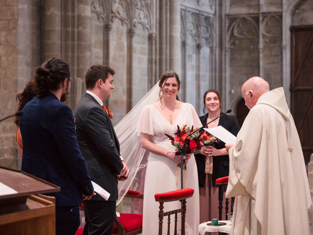 Mariage au château de Villerambert à Caunes-Minervois, Aude. Mariage à l'automne. Cérémonie religieuse à la Basilique Saint Nazaire, à la cité de Carcassonne