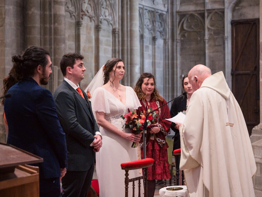 Mariage au château de Villerambert à Caunes-Minervois, Aude. Mariage à l'automne. Cérémonie religieuse à la Basilique Saint Nazaire, à la cité de Carcassonne