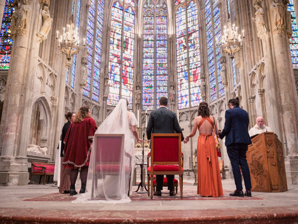 Mariage au château de Villerambert à Caunes-Minervois, Aude. Mariage à l'automne. Cérémonie religieuse à la Basilique Saint Nazaire, à la cité de Carcassonne