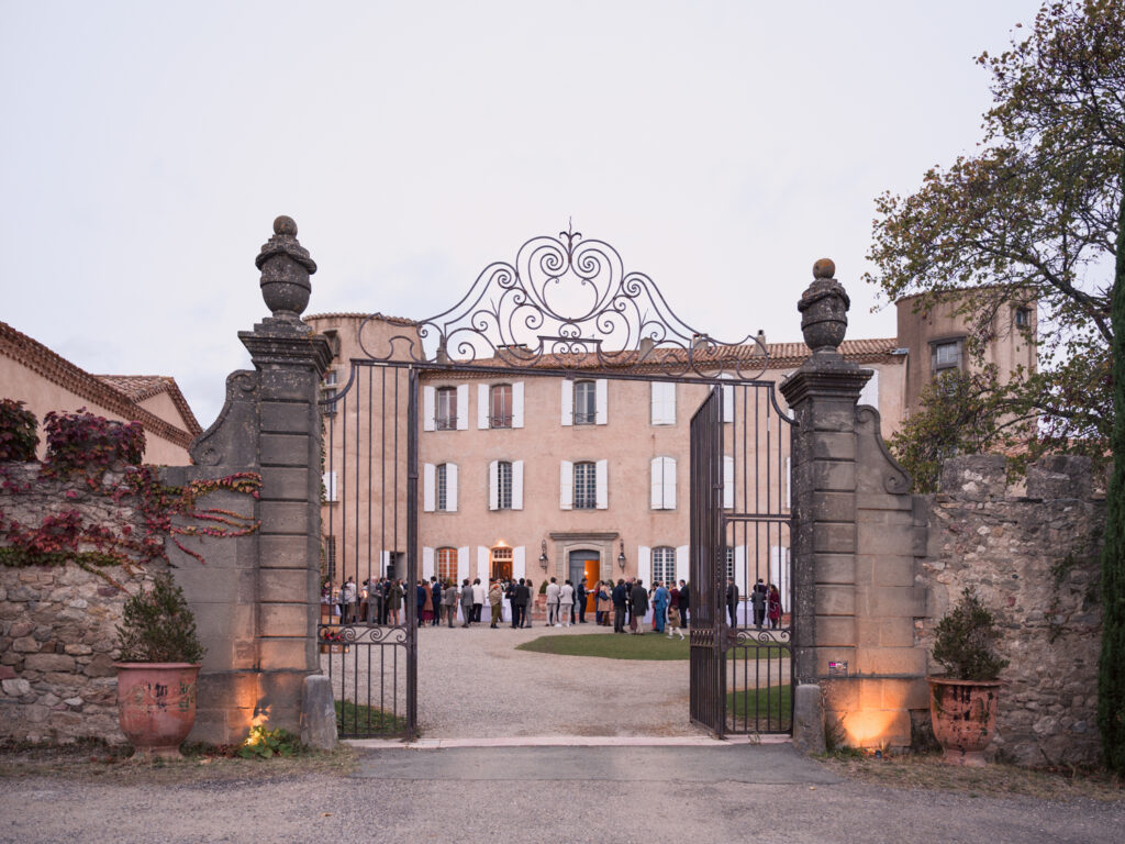 Mariage au château de Villerambert à Caunes-Minervois, Aude. Mariage à l'automne.
