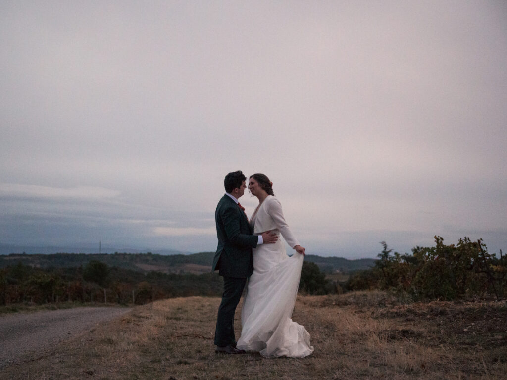 Mariage au château de Villerambert à Caunes-Minervois, Aude. Mariage à l'automne. Shooting privé des mariés de nuit.