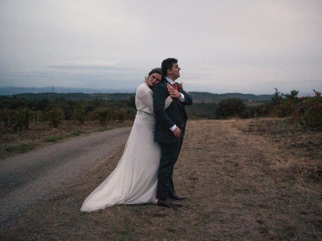 Mariage au château de Villerambert à Caunes-Minervois, Aude. Mariage à l'automne. Shooting privé des mariés de nuit.