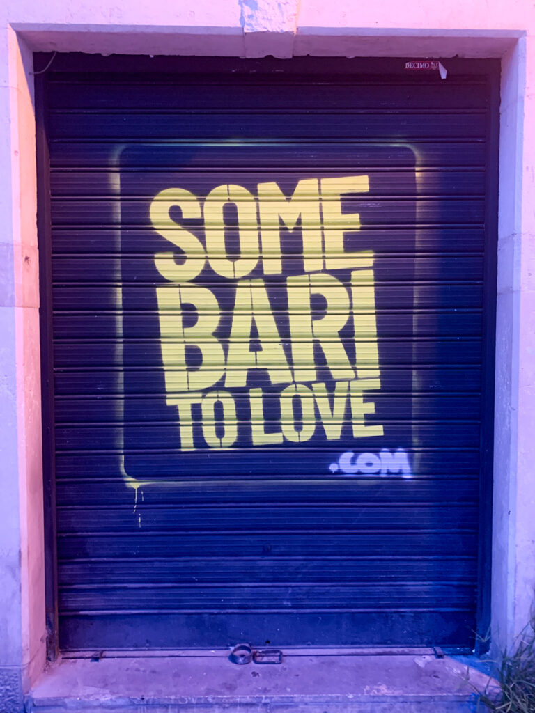 Tag, graffiti, street art BARI