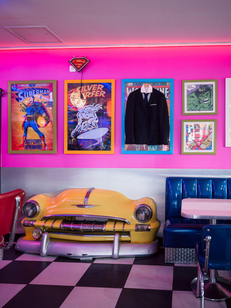 shooting d'inspiration rock n'roll. Lieu : Diner 118 Tenue des mariés : Les frangines mariage Coiffure : la coquetterie coiffure nomade Maquillage : beauty therapy salon