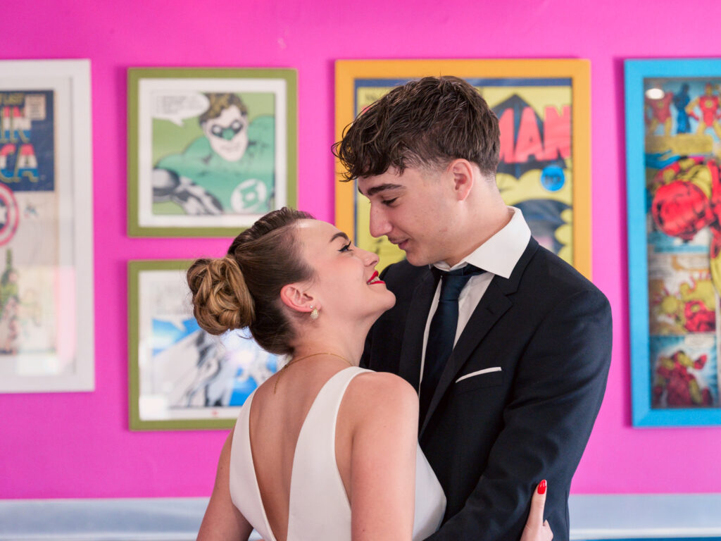 shooting d'inspiration rock n'roll. Lieu : Diner 118 Tenue des mariés : Les frangines mariage Coiffure : la coquetterie coiffure nomade Maquillage : beauty therapy salon