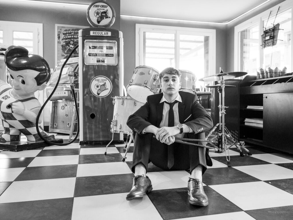 shooting d'inspiration rock n'roll. Lieu : Diner 118 Tenue des mariés : Les frangines mariage Coiffure : la coquetterie coiffure nomade Maquillage : beauty therapy salon