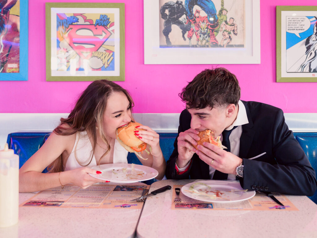 shooting d'inspiration rock n'roll. Lieu : Diner 118 Tenue des mariés : Les frangines mariage Coiffure : la coquetterie coiffure nomade Maquillage : beauty therapy salon