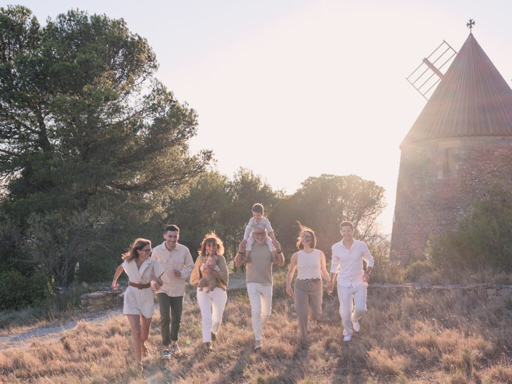 Photographe expérimentée à Carcassonne, spécialisée dans les photos de famille naturelles et en extérieur