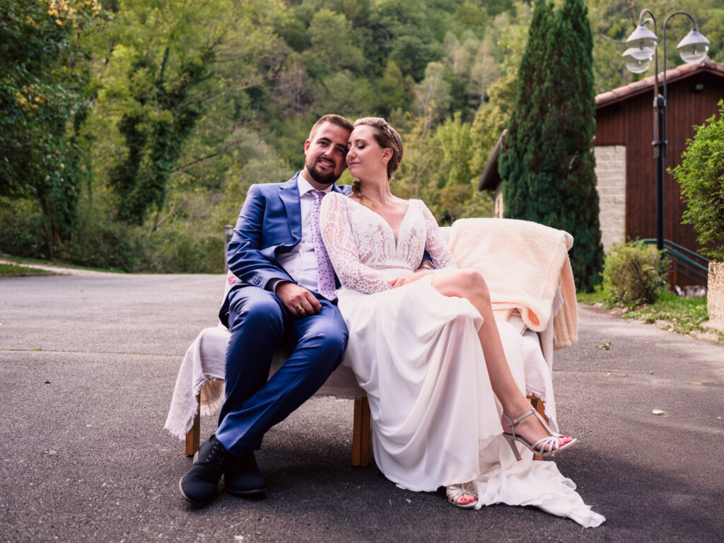 Mariage en pleine nature Occitanie – Couple dans un cadre naturel et lumineux