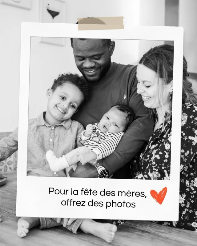 Bientôt la fête des mères. En panne d’inspiration ? 
Offrez-lui des photos. Ça sera l’occasion de passer un super moment ensemble et d’avoir de jolis souvenirs ❤️ 

Laeti 💋 
Photographe famille